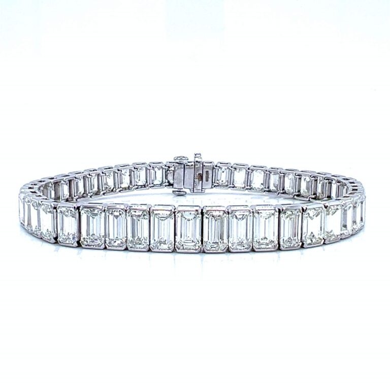 Platinum Graduated 30.50 Ct. Diamond Tennis Bracelet